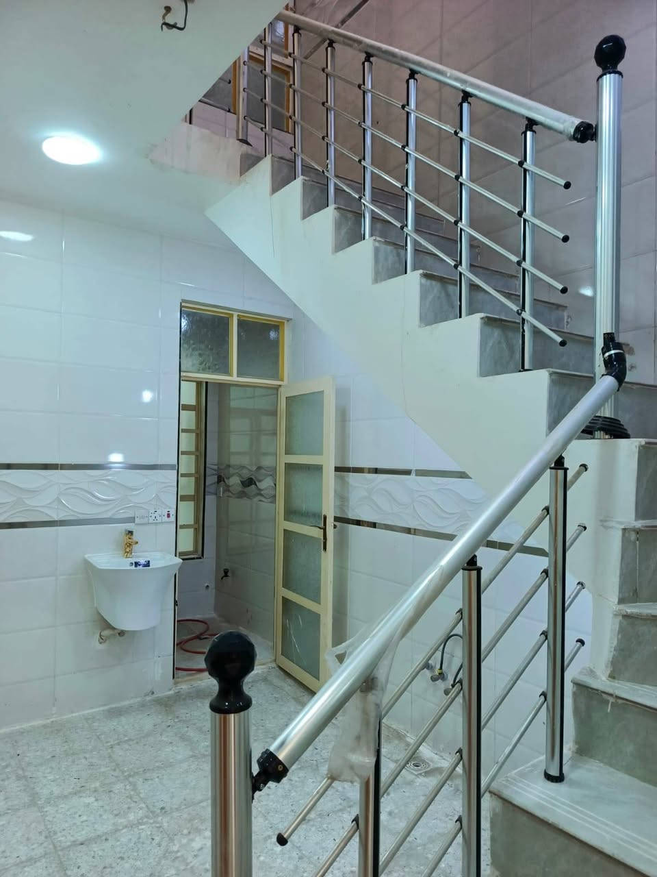 للايجار ٦٠م جديد تسليم مفتاح الشعب التجار الأولى قرب الأسواق المركزية بيه ٢نوم واستقبال وخدمات طابقين الإيجار ٦٠٠ للاستفسار ***********
