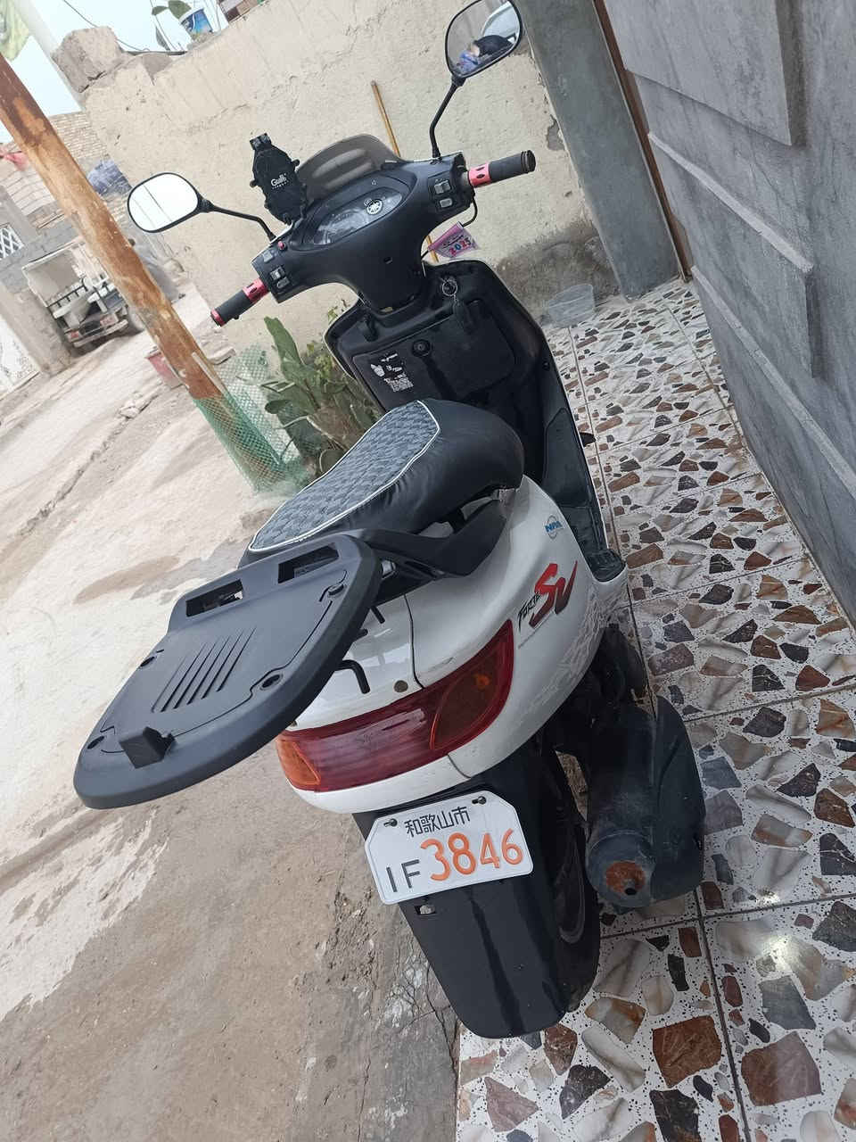 فراشه فحل حاويه محرك  شرط مامفتوح نضيفة سلف هندر كهربائيات كله شغال  550 بيهه مجال  *********** مكاني نجف
