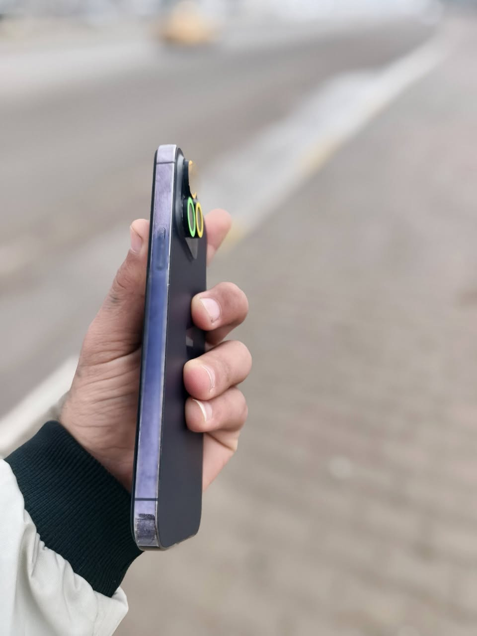 ايفون 14 برو ماكس دبل سيم
السعر 500 وبي مجال 
 بطرايه 77 بلاديه  بدون صرف 
مبدل شاشه بلادي فقط فيس ايدي شغال
***********
