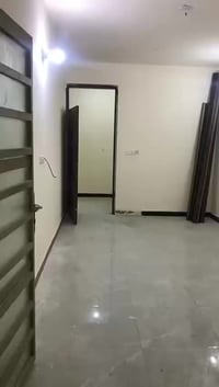 للايجار شقة  طابق ثالث حديثة مصعد شغال 24 ساعه  تحتوي على غرفه وحده وص...