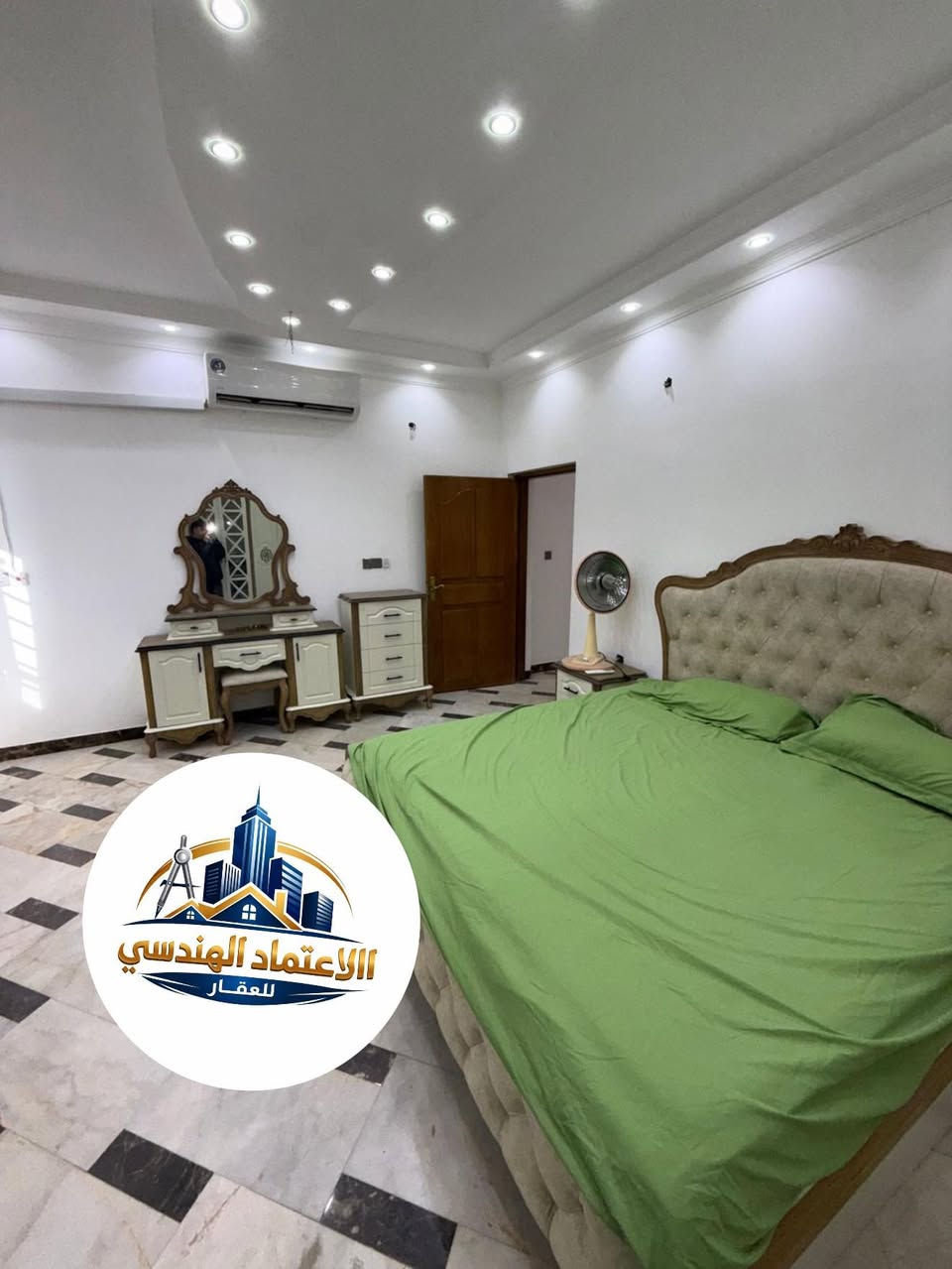 للايجار في السيدية لدى مكتب الاعتماد الهندسي للعقار
————————————————
#بيت مساحة ١٢٠م 
يحتوي الطابق الارضي على كراج وصالة مطبخ وصحيات
والطابق الثاني على غرفتين نوم وصحيات
والثالث بيتونة وسطح
———————————-
موقع مميز على شارع عرض 20—————————————- 
السعر.مليون وربع
———————————-
#ملاحظة :#يؤجر #بدون #اثاث 
——————————-
للاستفسار:***********📞
