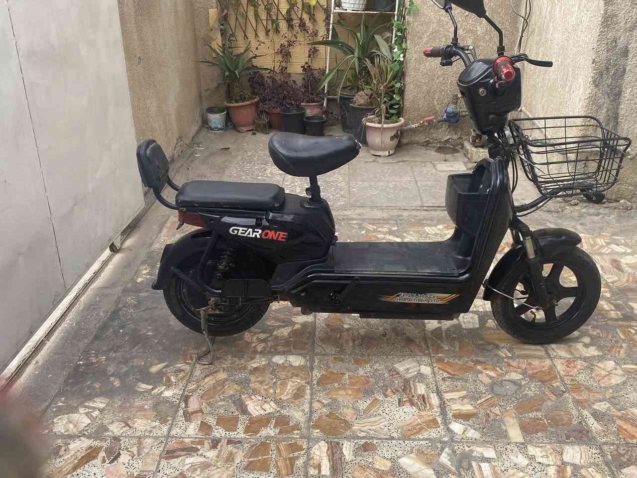 السلام عليكم دراجه شحن حجم 14اربع بطاريات للبيع فقط الكيلو متر واكف مفتاح وبصمه تشغيل عن بعد وقفل تاير خلفي لاستفسار ***********
