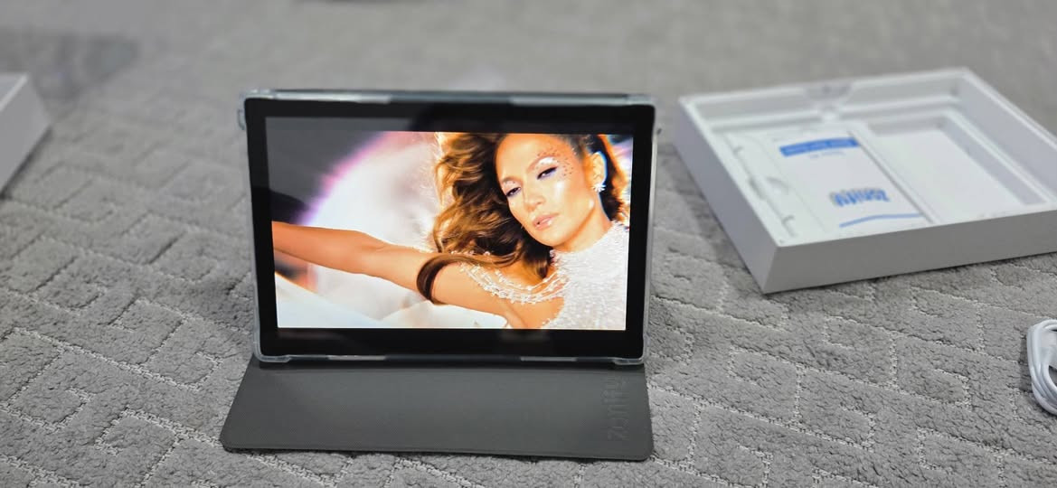 تاب الترا ٢٥ ذاكرة واحد تيرابايت رام ١٦ كيكا دبل سيم كارد جديد ما مستعمل مع ملحقات كيبود وسماعات بلوتوث مع كفر دفتري مع اللصقة
السعر ١٥٠ الف
للاستفسار 
***********
***********
