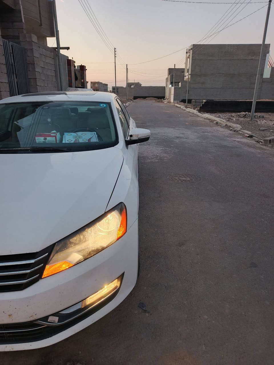 السلام عليكم الوحش الألماني للبييع فولكس واكن باسات خمسة سلندر موديل 2013فول مواصفات  رقم بغداد الدولي وهزة جديدة باسمي كير ست نمر ثلاث وضعيات سبورت وعادي واوتو شاشات بالكشن شاشة أمام كبيرة لمس عداد عادي الكتروني كامرة خلفية بلادية مثبت سرعة هواي مواصفات فتحة سقف اشاير بلمري تحكم ستيرن جهتين كشنات كهربائية تدفئة بالكشنات تبريد قطعتين ثلج السياره ادامة كاملة مابيها نقص برغي متعوب عليها مال جناي 
***********
بي وات ساب 
السعر مناسب اتصل وتدلل 
125 وبيها مجال للطيبين 
بيها جاملغ وبنيد مبدل 
 بجم وراديتر ومراوح ولايتات بلادي 
ايرباكات كلها سليمة
