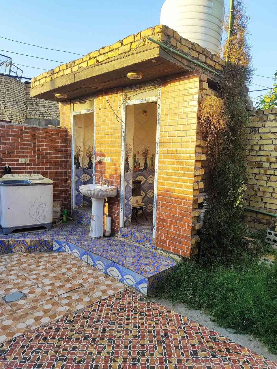 السلام عليكم
بيت للبيع المساحة بالمكاتبة ١٥٠م واقع حلل ١٧٠ متر طابو زراعي سند ٢٥

يتكون من غرفة ومطبخ وصالة واستقبال

البناء بلوك والسقف عكادة

العنوان / الشارع العام خلف مول الجود 

للاستفسار اكثر مراجعة مكتب وسام صادق للعقار الواقع في حي كامل شارع البريد 

تريد تعرض عقارك او تشتري اتفضل خاص

***********. كاظم حسين
