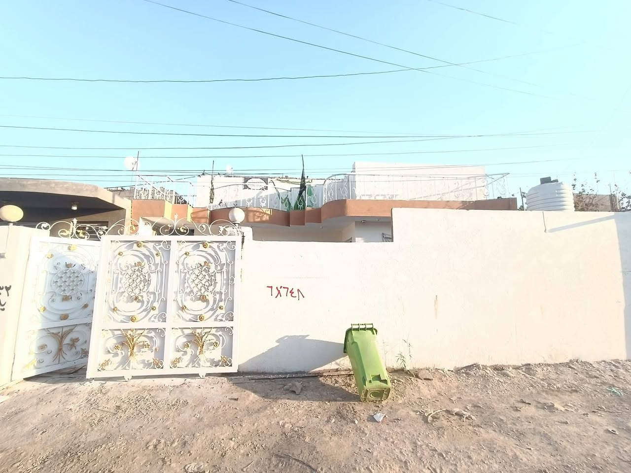 يعلن مكتب دلاليه حسن البيضاني عن وجود دار للبيع كوت حي الحكيم نزله الوائليه المساحه 240 متر البناء طابقين  يتكون من 4غرف نوم استقبال مطبخ وصاله  خدمات كامله من الكل ماي كهرباء مجاري مدارس تبليط السعر المطلوب 79وبيها مجال لشراي

الاستفسار مراجعه مكتب دلالية حسن البيضاني  رقم المكتب ،،،،***********
عنوان المكتب حي لحكيم قرب سيطرة القديمه للاعلان عن عقاراتكم  أو المراسلة على الصفحة أو إرسال 
العرض ع الواتساب  
ليس لنا الحق برفع سعر العقار أو خفضه عملنا يختصر على تقديم أفضل الخدمات العقاريه وترويج العقارات ونشرها ع مواقع التواصل الاجتماعي على حسابي الخاص على الفيس بك توجد مجموعة عقارات تجارية سكنية دوانم زراعية مستعدون بيع وشراء العقارات نستقبل كافة العروض الزراعيه والطابو في مدينة الكوت
رقم المكتب          حسن البيضاني.      ***********
