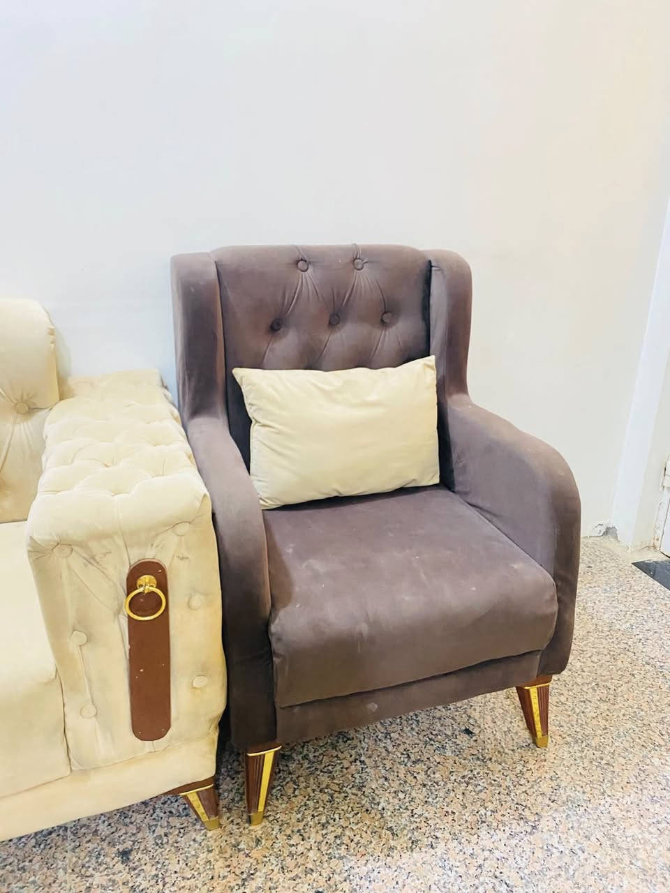 تخم للبيع
غرفه نفرين ً
غرفه نفر واحد


**إذا كنت صاحب هذا الإعلان وتريد حذفه لأي سبب، رجاءا أرسل رسالة إلى الدعم الفني**