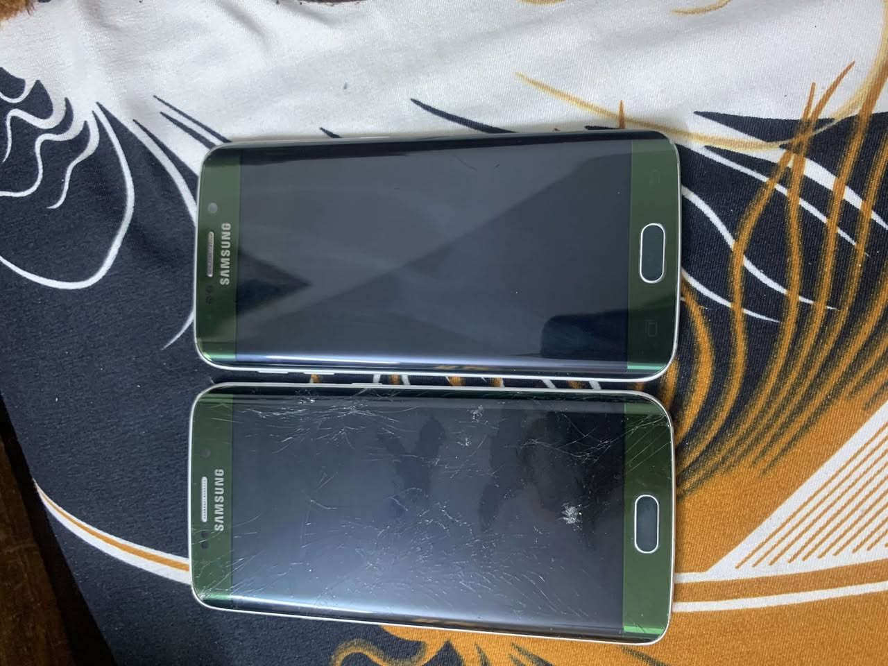 سلام عليكم جهازين كلكسي اس 6 ايدج المضلع واحد نقصه بطاريه وضهر وشاشته مفطر ولثاني هم بطاريه تعبانه ابيعلك فحم شرط شاشات شغالات سعرهن قفل قفل ٢٥ اثنينهن بغداد مدينه الصدر ماعدي توصيل


**إذا كنت صاحب هذا الإعلان وتريد حذفه لأي سبب، رجاءا أرسل رسالة إلى الدعم الفني**