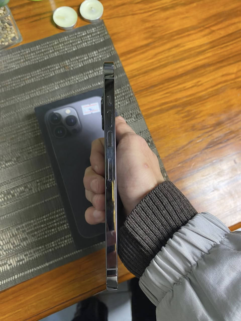 ايفون 13 برو ماكس جهاز نضيف ممفتوح بطاريه 93 مع العلبة السعر 800 وبي مجال 
رقم الهاتف : *********** عنواني الدورة ابو طيارة
