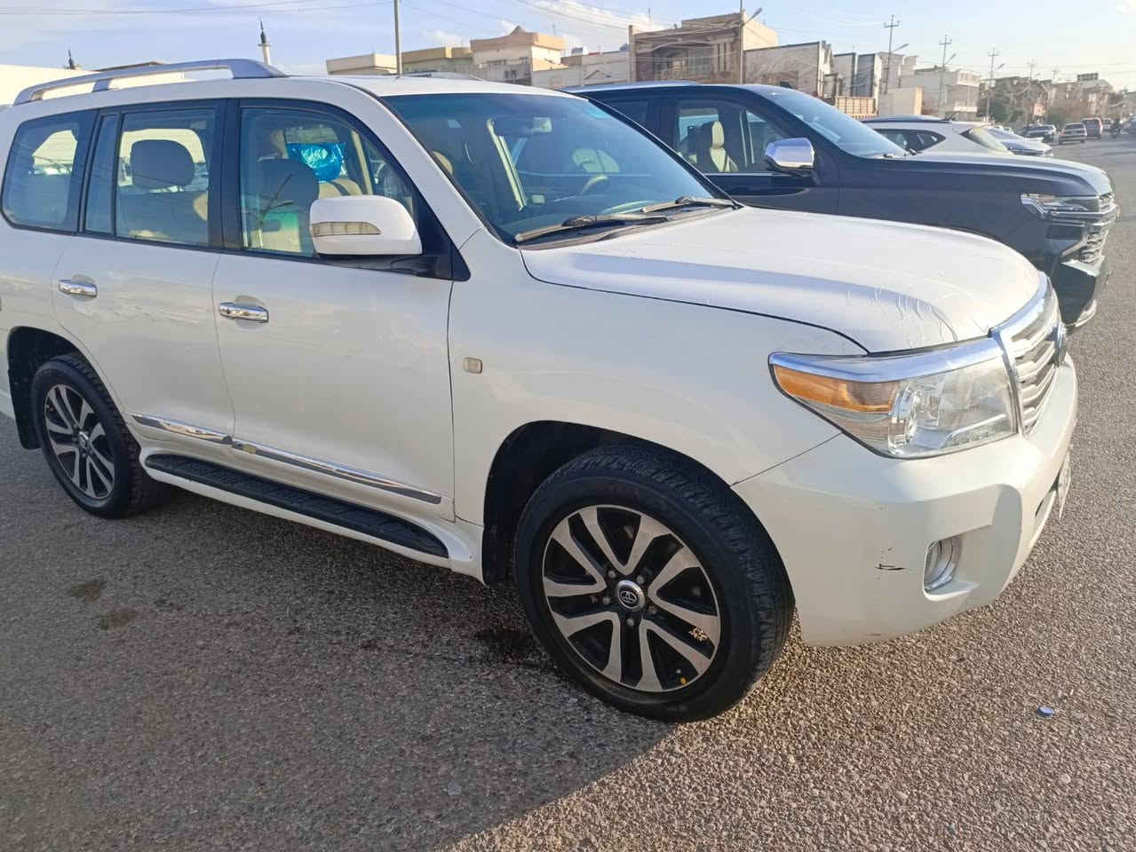 تویوتالاندگرۆز 2010gxr v8تەنها 3پارچەبۆیاغ لای سەکنی ناوەوەی گرتیە مەکینەوگێربەشەرت توندوتۆل بی کێشەیە مەکینەی کراوەتەوە نرخ 270مەجال پئش ودواوەی 2015یە ***********واتساپی لەسەرە
