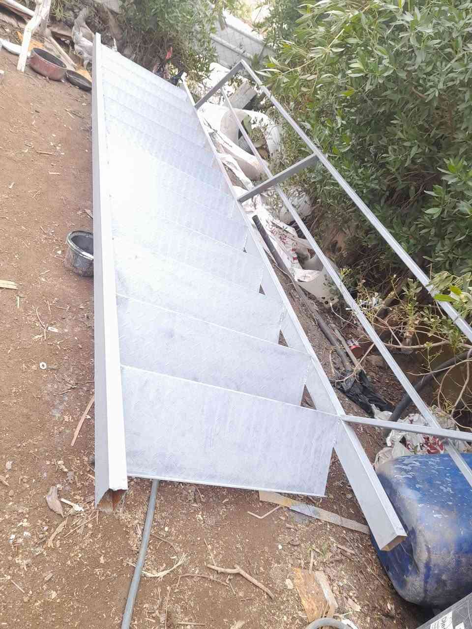 سلام عليكم درج حديد للبيع 
١٢بايه 
الطول ٤ونص 
والعرض ٩٠
السعر ٢٠٠
بغداد حي الجهاد 
يوجد توصيل بكروه
*********** بغداد, العراق
