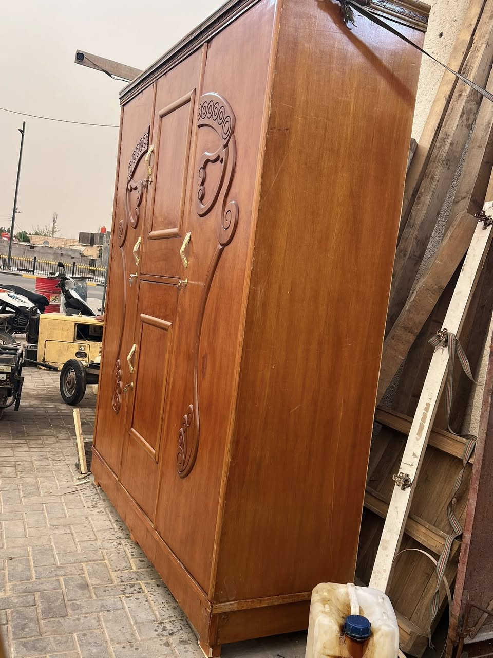 كنتور 3 بوب مستخدم ونضيف سقف وارضيه ابلوك وقوي 
سعر 150مكاني بصره (٥ميل) واتساب ***********
