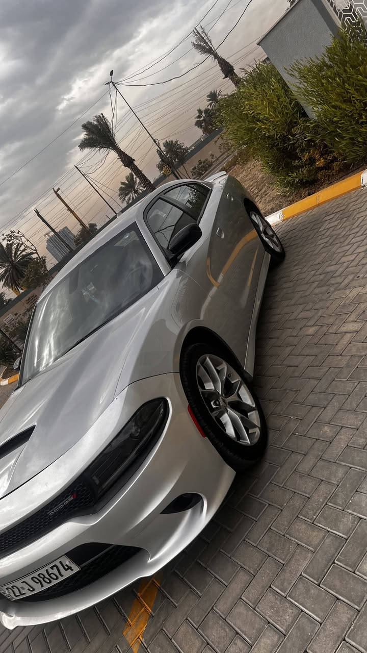 جارجر موديل ٢٠٢٣ فول مواصفات عدى الفتحه
واردها دعاميه الاماميه فقط 
محرك 3.6  مكفول 
كير مكفول 
تبريد قطعتين امامي خلفي 
داخل لونين أحمر وأسود مخمل 
تحكمات ستيرن جهتين 
كراسي كهرباء 
تخم تايرات جديد 
سبير منازل 
لايتات زنون 
السعر 265 للاستفسار الاتصال ***********
