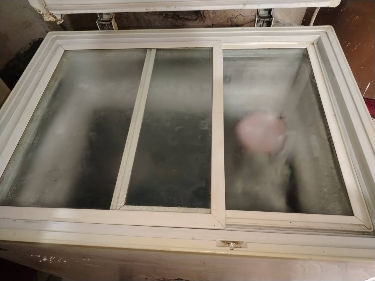 سلام عليكم للبيع طباخ السعر 40الف بيها مجال شرط الشغال و مجمده للبيع شغاله حجم صغير السعر 100الف بيها مجال و بوفيه نضيفه متر ونص السعر 100 الف بيها مجال اتصل على هاذا الرقم ***********
