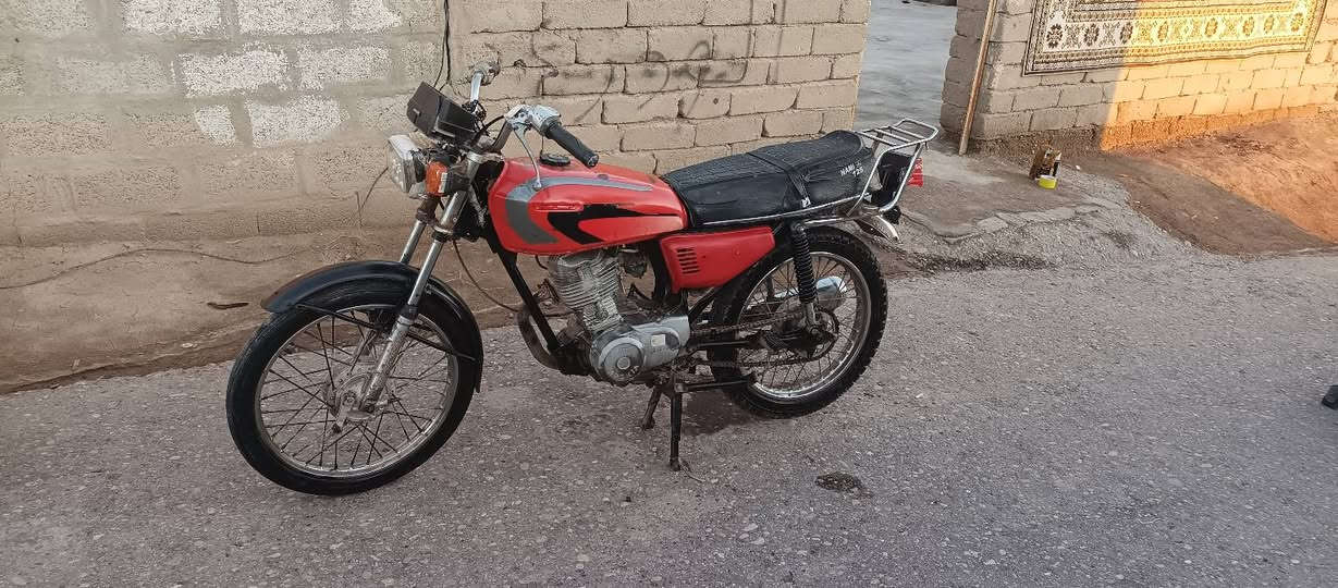 السلام عليكم دراجه للبيع اوراق أصولي وكيل سيد جعفر اوراق كامله دراجه عينه لايت كله شغال مكفوله شاصي ومكينه مكاني كحلاء ناحية بني هاشم السعر 550 وبيها مجال رقمي***********
