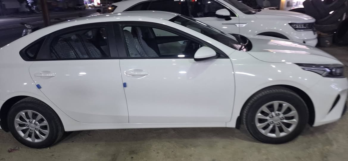 السلام عليكم . سيراتو موديل 24 نص فول محرك 1600 كفاله عامه من الزلغ رقم بغداد ماشيه 24 الف بعده بوضع الزيرو شرط بالعافيه ع. الياخذه مكانه سماوه المركز ***********
