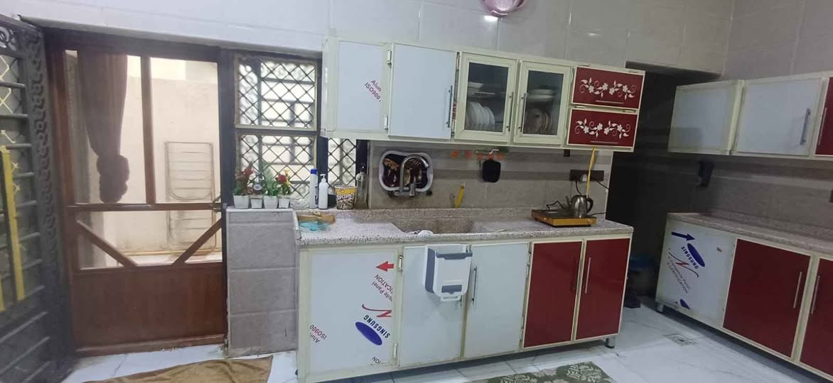 كاونتر مطبخ كامل. خمس قطع
نضافه 95 بالميه.
القياسات
الارضي + التعليك 3.5 متر
والسنك 2.5 ارضي + محلق 
المعرض ارتفاع 2 متر و 20
العرض 70
السعر التواصل مع الرقم
*********** اتصال
*********** وتساب البصرة, العراق
