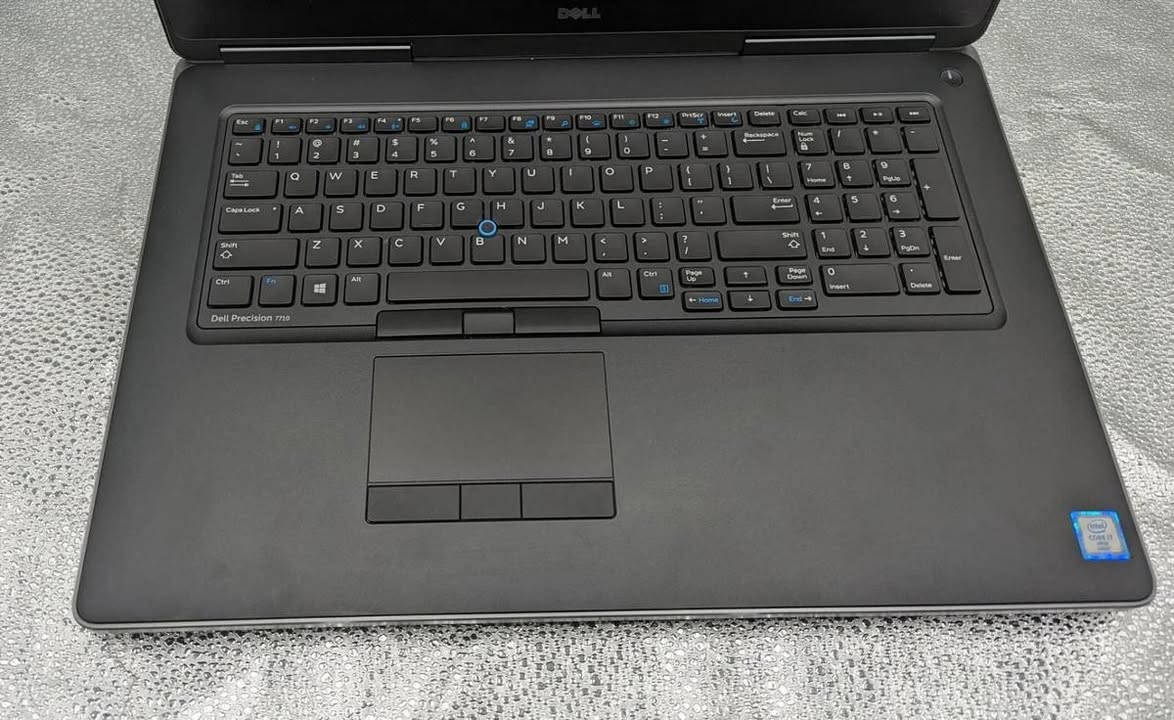 لابتوب Dell Precision 7710 للبيع 
مناسب لأعمال التصميم الهندسي والـ CAD مثل AutoCAD وSolidWorks
يصلح للمونتاج المتوسط وبرامج مثل Premiere Pro وAfter Effects
جيد للأعمال المكتبية الثقيلة وتعدد المهام (برمجة، أوفيس، متصفحات كثيرة)
يمكن استخدامه للألعاب المتوسطة لكن ليس مخصص للألعاب الحديثة الثقيلة
Dell Precision 7710
المعالج: Core i7 الجيل السادس HQ
الرام: 8GB DDR4
الخزن: 256GB SSD
كرت الشاشة:
Intel Graphics داخلي   4GB
NVIDIA Quadro خارجي   4GB
الشاشة: 17.3 إنش

السعر: 395 الف
يوجد توصيل


**إذا كنت صاحب هذا الإعلان وتريد حذفه لأي سبب، رجاءا أرسل رسالة إلى الدعم الفني**