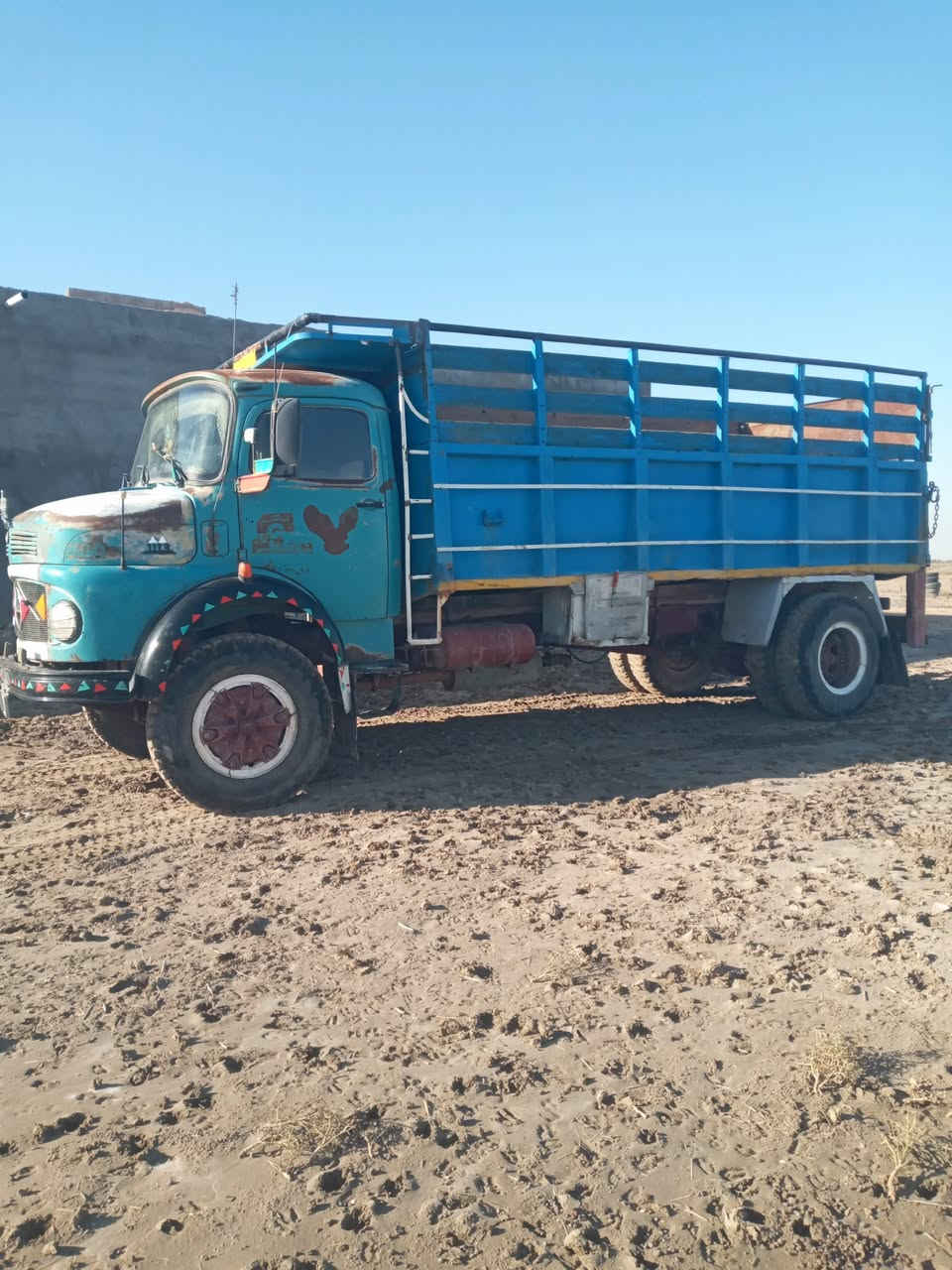 السلام عليكم 
ابو ردين للبيع موديل 75 محرك وگير واكسن شرط قماره بلاديه  رقم نينوى انگليزي تحويل ثاني يوم الاستفسار على هذا الرقم ***********
