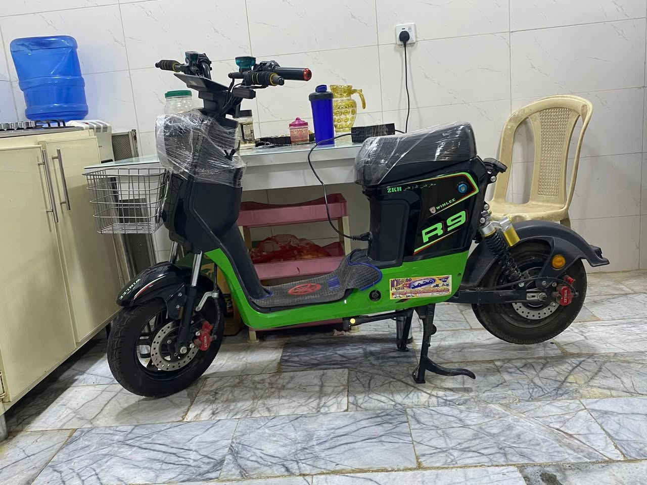 دراجة R9 للبيع  نظافة ٩٠٪ بطاريات ليثيوم جدد ونشيطة حيل بصمة تشغيل عن بعد وقفل امان زوج بايدرات وسلة اصلية
بسعر ٤٢٥ وبيها مجال مكاني الحر
***********
