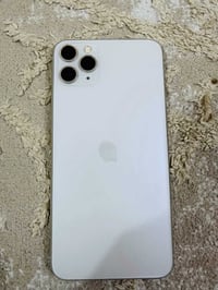 ايفون١١ برو ماكس ذاكرة 256 بي ضربه بشاشه  جوه بالحافه بطاريه 75 سعر 20...