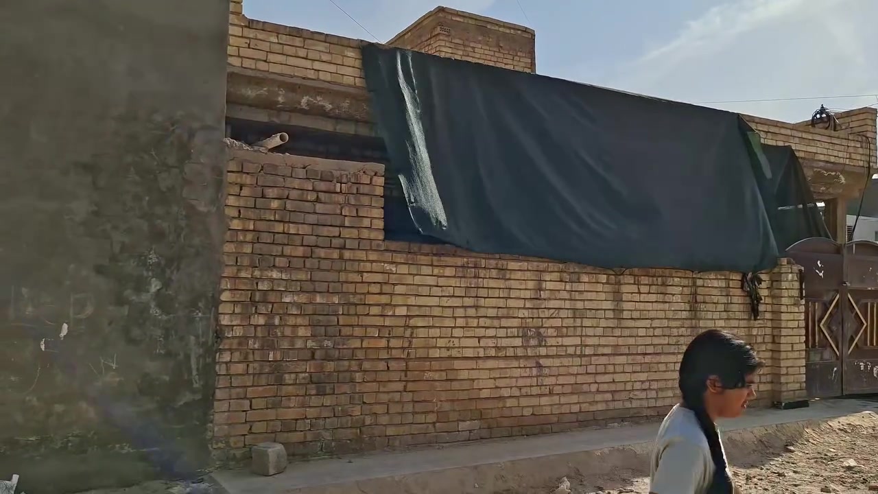 السلام عليكم للايجار ٣٠٠ قفل ١٠٠ متر طابق واحد خلف مطعم حجي حسن مباشرة يبعد عن الشارع العام ٢٠ متر بالزايد للاستفسار ***********
