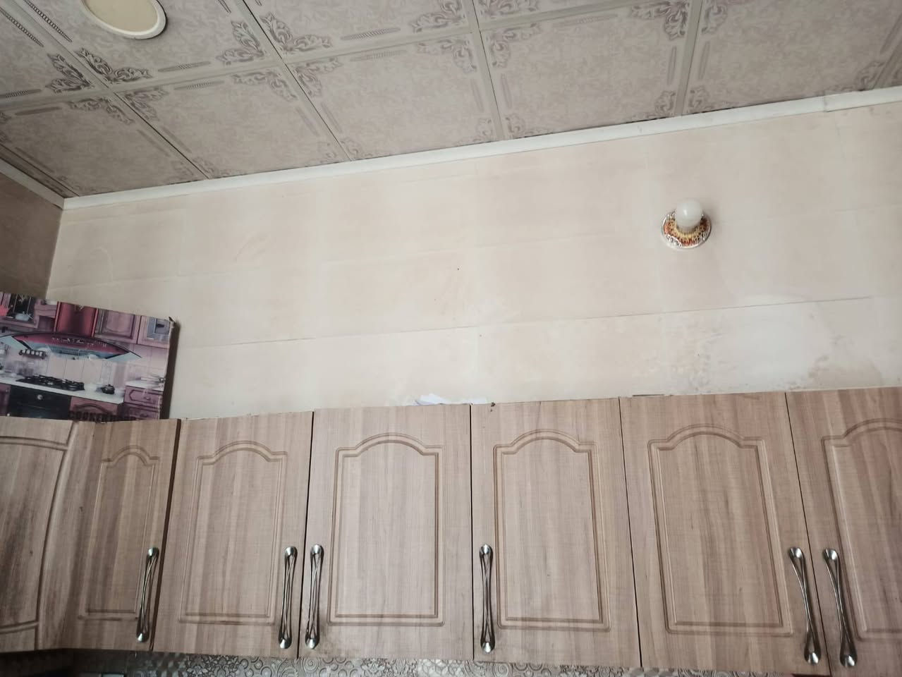 بيت للبيع حلة ناحية ابي غرق حي الحسين مجمع ارض بابل
مساحة البيت 300 متر تقريبا يحتوي على غرفتين نوم وصالة كبيرة وصحيات ومطبخ وحديقة كبيرة وكراج سيارة ومنور كبير داير البيت وغرفة نوم في الطابق الثاني غير مكتملة بدون سقف سعر البيع 99 وبيها مجال قليل جدا البيت نظيف وجديد والمجمع يتمتع بكافة الخدمات عمال نظافة وحراس والمجمع محاط بسور وفيه بوابة واحدة للدخول والخروج هادئ جدا وامان مطلق البيت مطلوب للمصرف العقاري 95 تقريبا 
كل شهر 500 الف دينار 
والله الموفق من يرغب باالشراء الاتصال على الرقمين التاليين 
***********
***********
