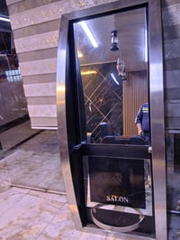 ميز حلاقة للبيع السعر ١٠٠ المكان المحموية ناحية الرشيد ٠٧٨٠٩٥٥٣٣٠٨