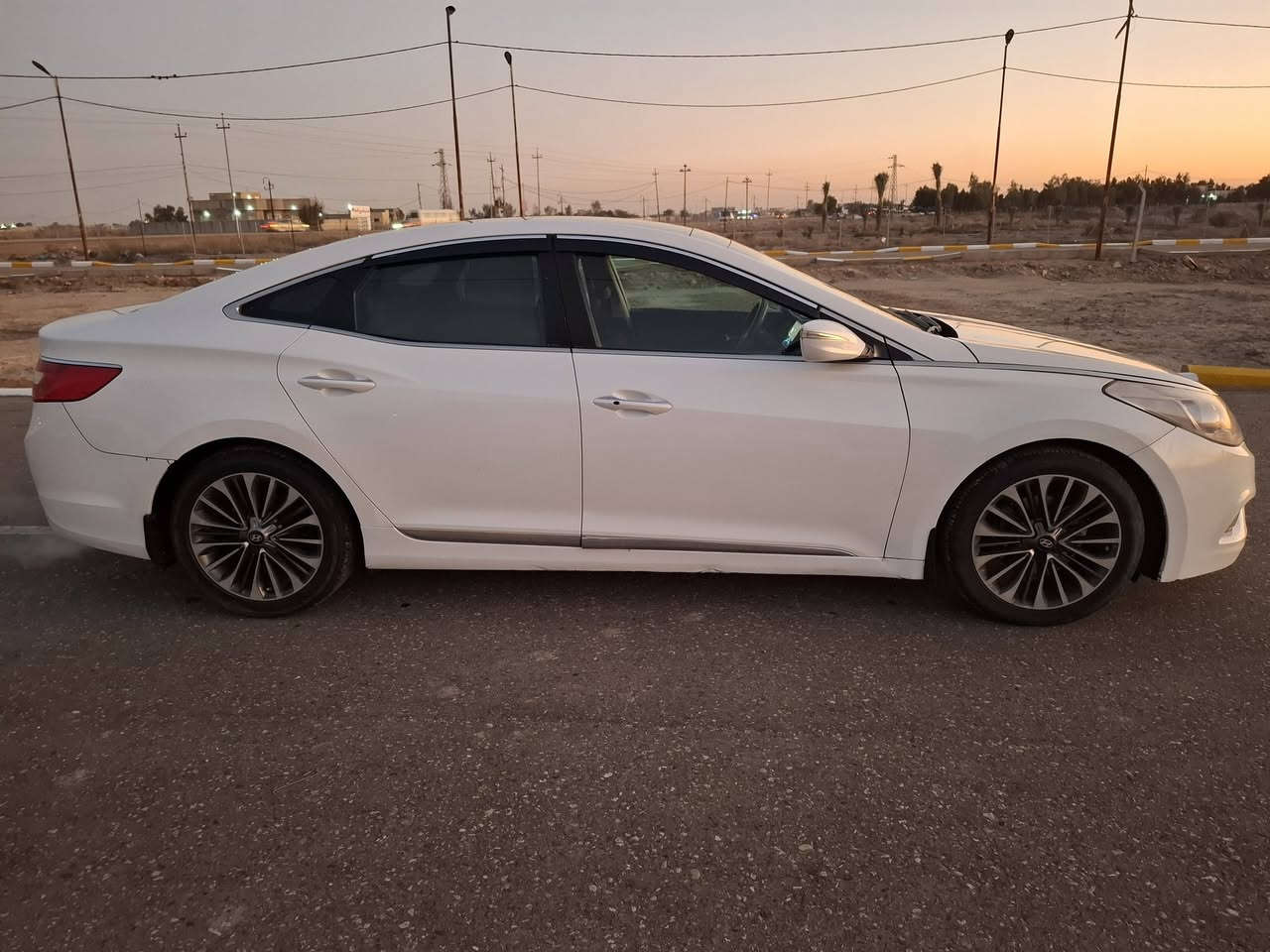 السلام عليكم 
ازيرا خليجيه موديل ٢٠١٢ للبيع فول مواصفات  رقم سليمانيه تحويل او وكاله بيها قطعتين صبغ السعر ١١٤   للاستفسار ***********
