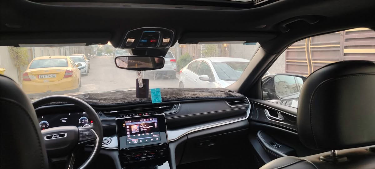 السلام عليكم سياره جيب موديل 23 سياره رقم بغداد الدولي مسبي ماشيه 18,000 سياره على وضع الشركه   *********** ***********
