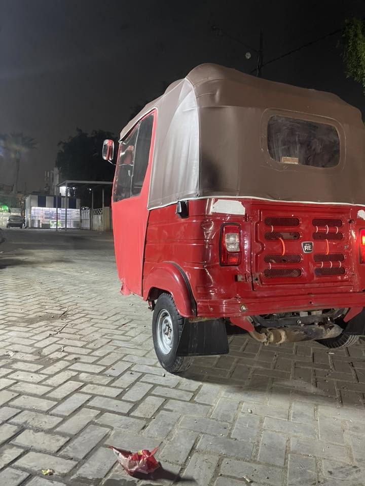 سلام عليكم تكتك موديل2020 تخم تاير جديد مع الاويالة مكان  بغداد مدينة الصدر بسمي تحويل ثاني يوم معمره حزام سعر6500وبيهة مجال رقم واسط رقم تليفون ***********
