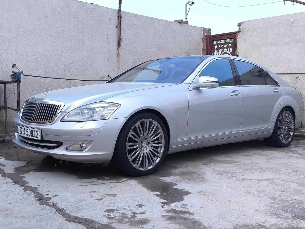 السلام عليكم مرسدس S500 فول مواصفات موديل 2008 دخول جديد بسمي السياره جديده ع وضع الشركه للاستفسار *********** السعر 190 مكان ناصريه
