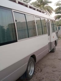 كوستر للبيع موديل ٢٠١٤ مكفوله من كير ومكينه حداديه جديده وتخم تاير جدي...