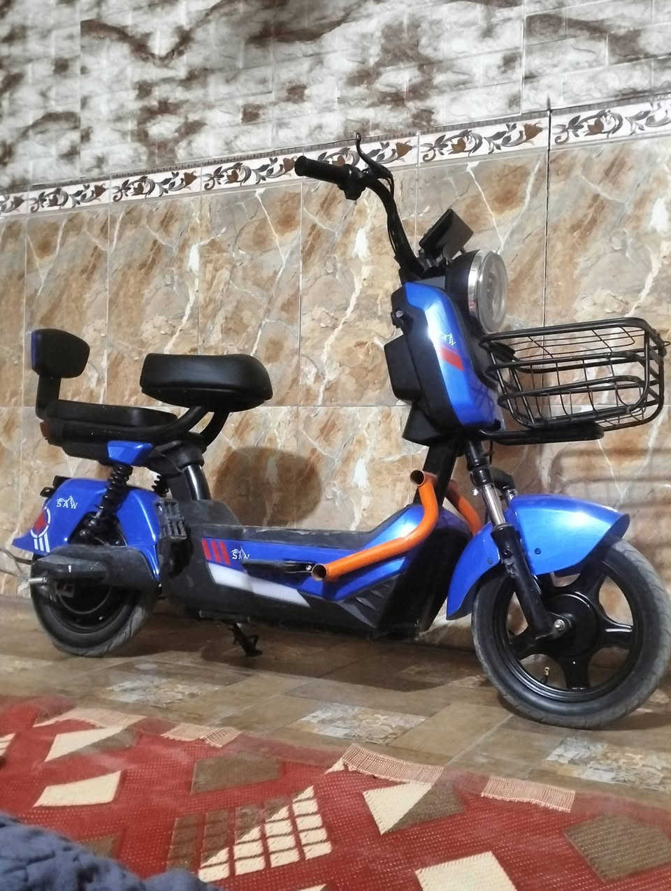 سلام عليكم عندي دراجه لبيع دراجه حلوه و نضيفة وتمشي 60 بس امانة الله بس الشاشة ما تشتغل والهورن و الباقي كلشي  شغال الله شاهد اريدها ب 300 وبيها مجال  ورقم هاتف *********** وبي واتساب و اليجي أنشأ لله ما أقصر وياه المكان حي ارو يم جامع الفردوس و سلامتكم
