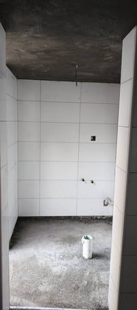 خلفة سيراميك متفرغ حاليا وبي انسب الاسعار وضمان الشغل 07883605761