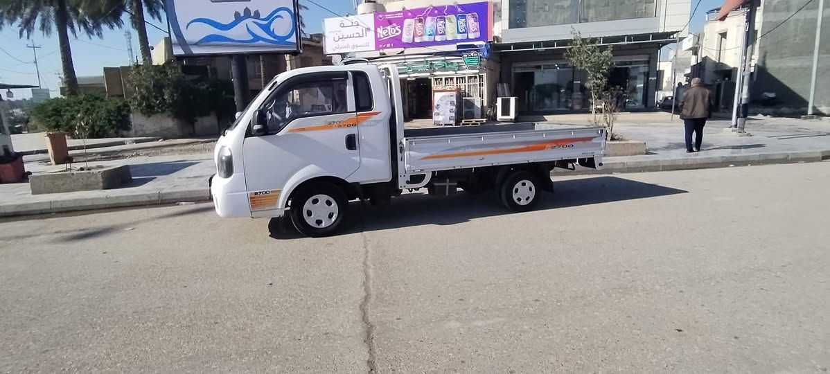 2017 سنوية ورقم جديد
بأسمي السنوية مكفوله عامة السياره

المكان واسط العزيزية ***********
السعر ب ١٢٠ وبيه مجال
