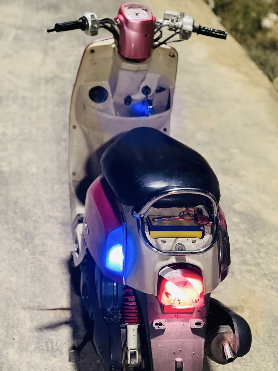 سلام عليكم. دراجه ماكس بوليس لو وردي وداخل كريمي دراجه نضيفه وحلوه وناعمه مفتوحه ولفات فقطط كهربائيه كله شغاله نكره سلف سعر450 وبيها مجال مكان ناصريه قلعه سكر رقمي ***********
