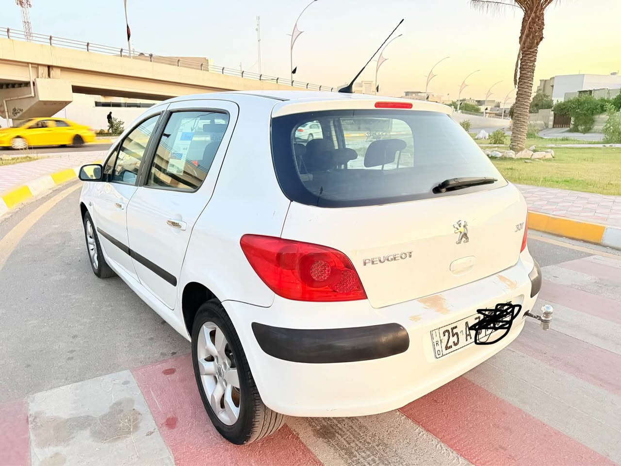 بيجو موديل 2006كير ومحرك شرط لاصرف لا بخار سنوية جديد لحد 2029 بيها دفتر  تحويل موباشر بانزين شاشة ايباد كامرة خلفي لايتات زينون حتى عيار لايت يشتغل بيها بلادي سيارة صبغ عام جمالية احلى من صورة ويل  كروم بلادي صدر جديد تيارات جديد تيارات جديد تبريد ثلج تدفئة شغال كهربائيات كلها شغال سيارة مال بيت بدون نواقص السعر /55 عنوان كركوك طريق بغداد يم حلويات اطلس رقم/*********** كركوك, العراق
