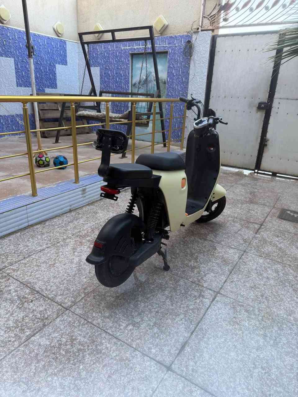 دراجه جديده جدا ومستخدمها قليل وبدلت الها بطاريات ماصار هواي اربع بطاريات السعر 450 وبيها مجال 
المكان البصره ابي الخصيب 
*********** البصرة, العراق
