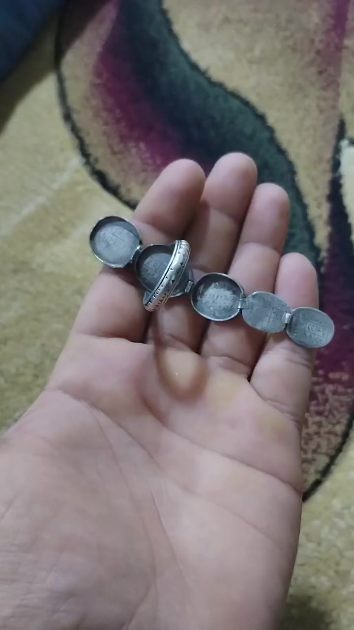 سلام عليكم  شباب محبس قطعه نادره خرزه يماني اصلي شرط الفحص
قيم واخذ 
ثاني الشي المحبس مطلسم


**إذا كنت صاحب هذا الإعلان وتريد حذفه لأي سبب، رجاءا أرسل رسالة إلى الدعم الفني**