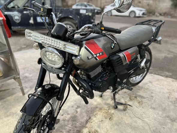 السلام عليكم دراجه دايون لاتي موديل 2021 مرقم صلاح الدين مشروع وطني دراجه جاهزه كهربائيات تايرات مكينة ناعمه مفتوحه مره وحده شركه السعر 2,500 مليونين ونص للأستفسار 
*********** / *********** العنوان التاجي قرب جسر الدوار
