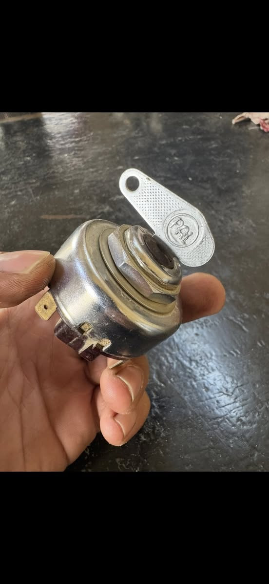 جوزه عنتر 
بلادي اصلي 
السعر 10 الف
عدد 15 قطعه 
عنوان كركوك 
***********
