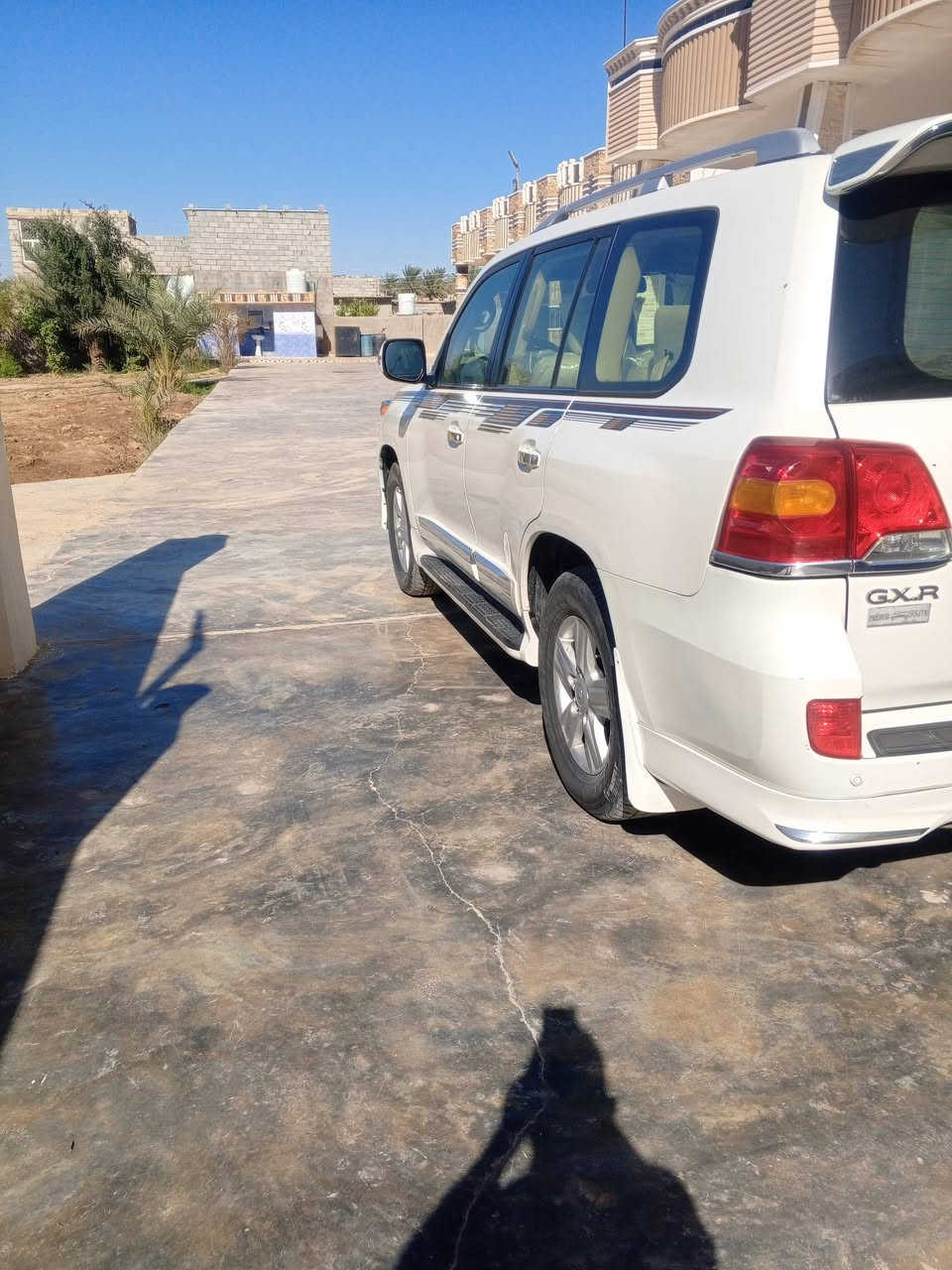 لاند كروز 2012سيارة بريمية كفالة عامة بيهة بارد بسيط موضح يمك ب سونار العنوان ديالى ***********
