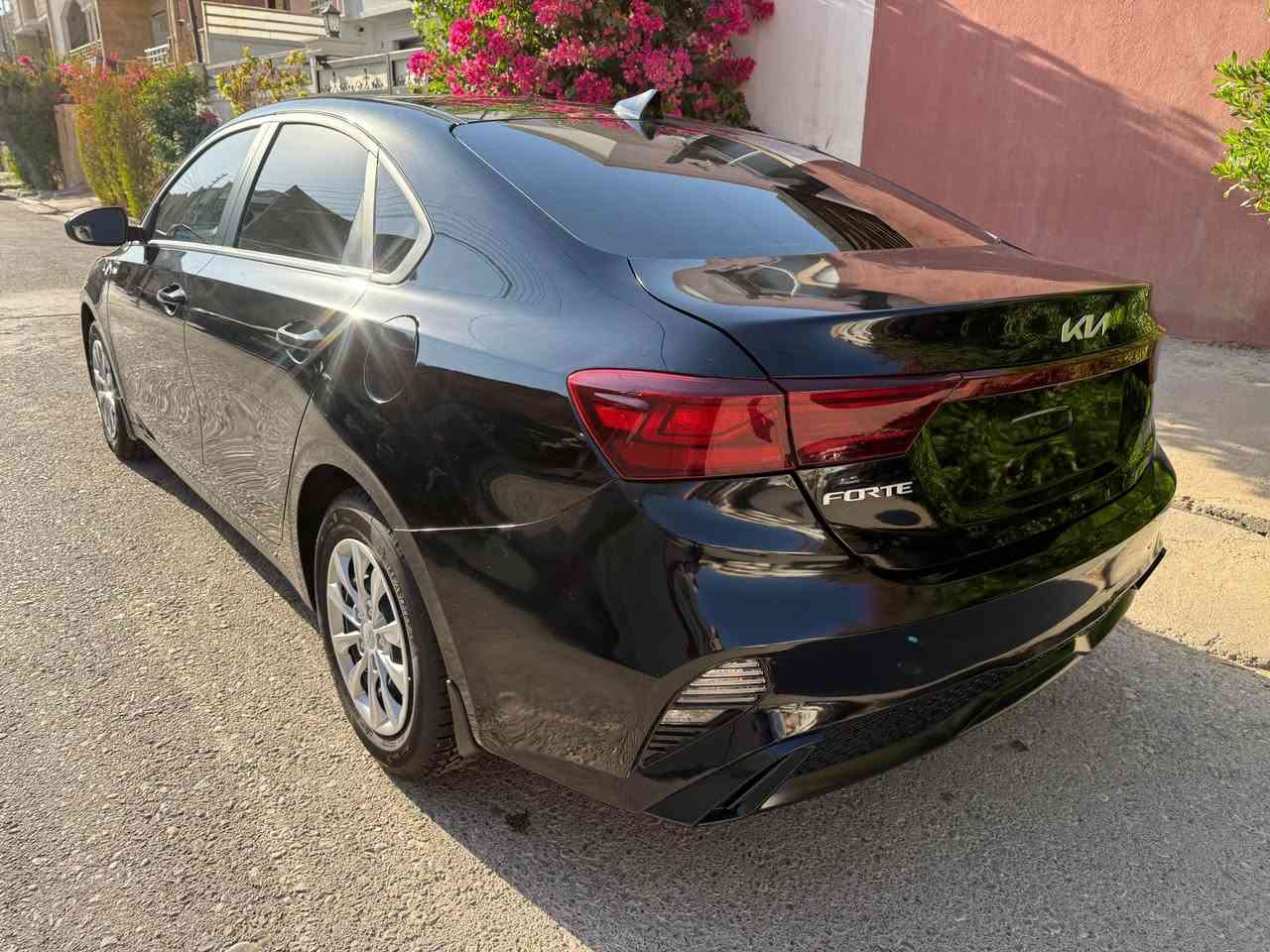 Kia Forte 2023 LX 135
حجم المحرك ٤ سلندر ٢ لتر
مسافة ٥٠ الف كيلو

مقاعد تدفئة
مانع التزحلق+ABS
شاشة كبيرة لمس
رادار+كاميرا
تحكم الستيرن
بقية المواصفات المعروفة
الحادث فقط الصندوق الخلفي

العنوان: اربيل
للاتصال (واتس اب و فايبر متوفر)
***********

قەبارەی بزوێنەر 4 پستن 2.0 لتر
مەودای ڕۆیشتن ٥٠ هەزار کیلۆمەتر

کوشن گەرمی
دژە خلیسکان+ABS
شاشەی گەورە لەمس
رادار + كاميرا 
کۆنتڕۆڵی سوکان
هەموو تایبەتماندییە ناسراوەکانی تر
تەنها سندوقی لێدراوە
(ناونیشان: هەولێر)

ژمارەی شاسی (VIN):  3KPF24AD5PE613276

بۆ پەیوەندی کردن (وەتس ئەپ و ڤایبەر بەردەستە)

*********** أربيل, العراق
