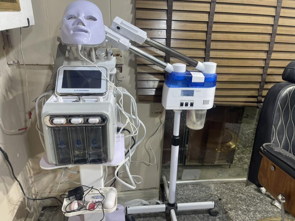 جهاز نضيف استعمال شهر بس  جديد بمعنى الكلمة تشوفه بعينك واحكم سعره 300  ***********
