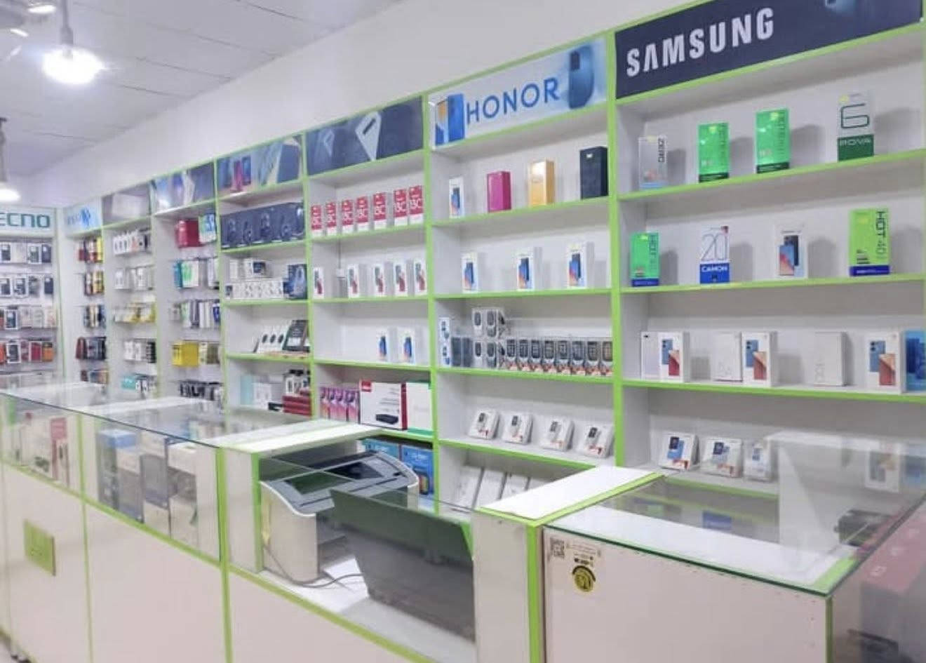 باترينات للبيع رفوف + رفوف اناره وجام +تعليك  للبيع للاستفسار***********
