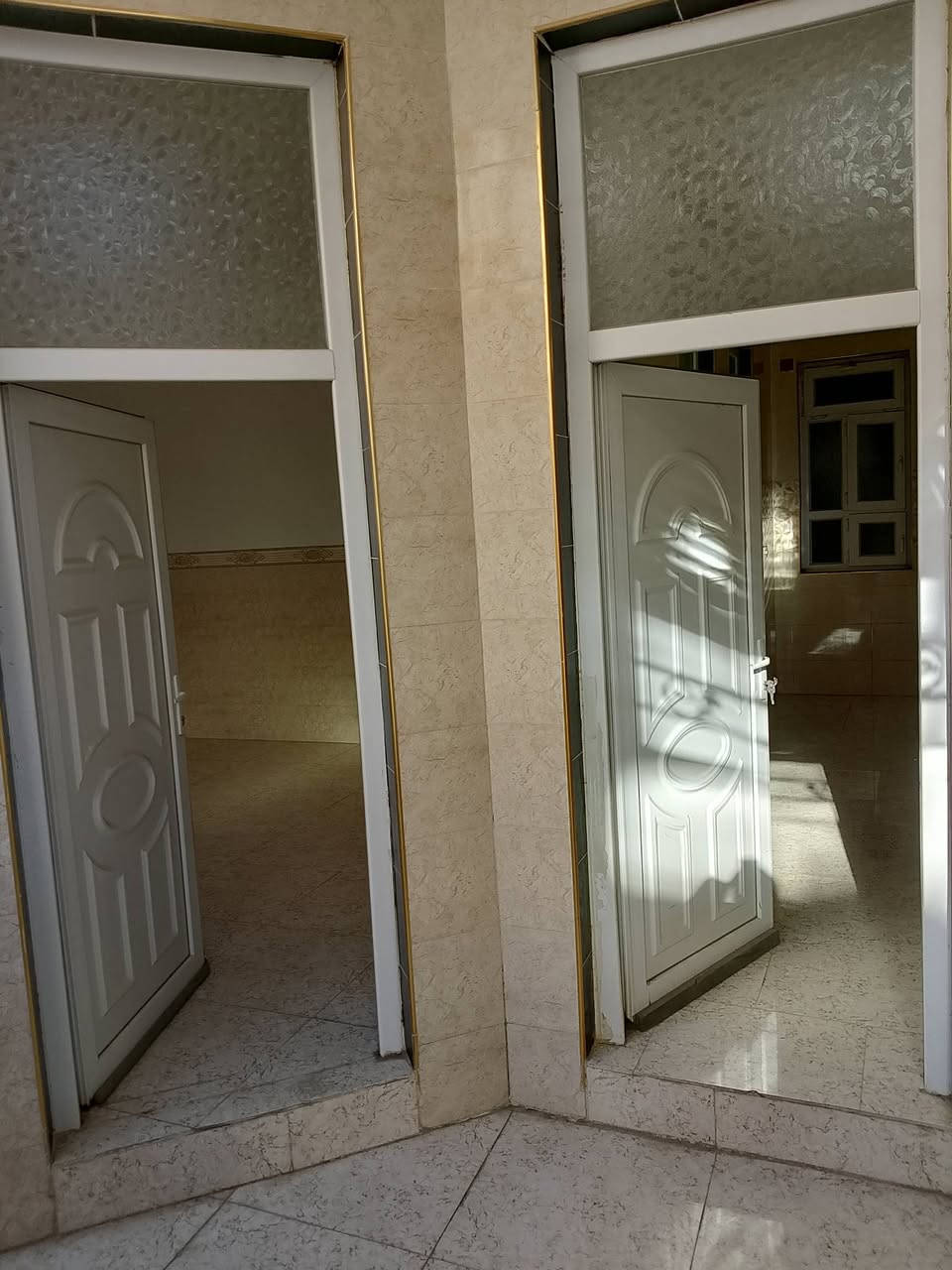 للايجار 350 الف قرب كورنيش ديالى
مشتمل ارضي يتكون من غرف نوم ومطبخ وصاله وستقبال وطرمه وصحيات ***********
