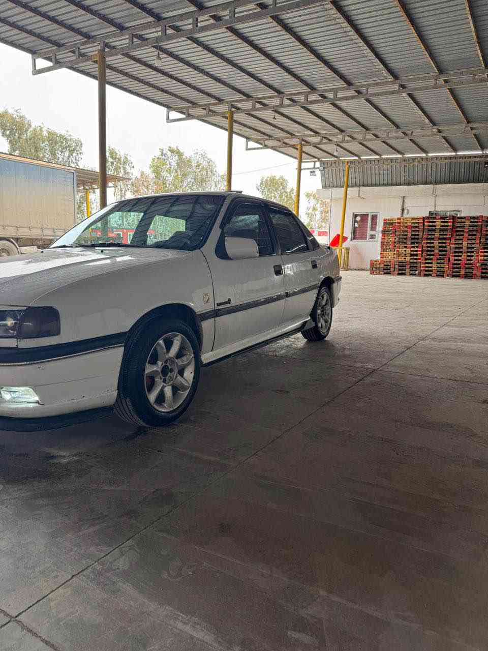 ئۆپڵ ڤیکترا 
مۆدێل 1992  گۆڕاوە  بۆ 1995
مەکینە 20!
ڕەنگ سپی 
لایت ئەڵقە 
٢ جام کارەبایی 
سڵایت= پانۆڕاما✅ 
ئالێر ئەلیکترۆنی لەگەڵ پێکردن و کوژانەوەی سەیارەکە ئالێرەکەی دەکرێتەوەو دەچێتە نەاوەوە فول دەسکاری کراوە .
گێڕ و مەکینەشی بەشەرتە و گێڕ عادیە 
لێدران ، جەمپی پشت و پێشی هەیە .
ڕەقەم هەولێرە و ٥ مانگ دەبێت ڕەقەم و هەزەی بەسەرچوە .
سەیارەکەش لە هەولێرە 
داوای 38 و معامەلەیەکی کەم  
تێبینی ١٤٠ هەزاریش غەڕامەی لەسەرە لەدوای معامەلە دەدرێتەوە 
ژمارە تەلەفۆن ***********ئەوە ژماارەی خاوەنیەتی أربيل, العراق
