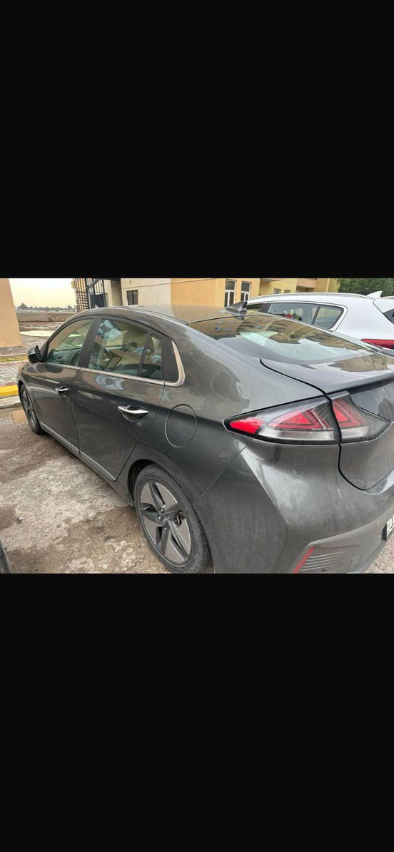 هونداي ايونك  2022 هايبرد
(+ هايبرد + بانزين ) 
فول مواصفات 

السيارة بأسمي التحويل مباشر

المواصفات :-

1. بصمة
2. كشنات مخمل ورصاصي 
3. كراسي تدفئة وستيرن تدفئة
4. كشافات LED 
5. رادار أمامي + جانبي + خلفي
6. قيادة ذاتية 
7. شاشة كبيرة أصلية
8. بگ لايتات LED 
9.خاصية مراقبة ضغط الهواء للعجلات
10. ثمانية ايرباگ أمامية وجانبية
11. تحديد مسار
12. اضواء ترحيب
13. فول تحكم ستيرن
14. تدفئة مركزية بالكامل
15. كاميرا خلفية
16. كروز سرعة
17. نظام صوتي مميز
18. نظام eco drive 
19. نظام sport drive 
20. نظام comfort drive 
21. نظام EV + HEV للقيادة يعني اربع انظمه قيادة 
22. مانع انزلاق
23. سايد بريك بصمة
24. مدخل شاحن 12v
25. مدخل ibod-aux 
26. مدخل usp عدد إثنين
27. گير شفتات ستيرن رياضي
28. دركة ستيرن سبورت رياضية D
29. حساس مطر
30. حساس اضاءة بالأماكن المظلمة 
31. نظام apple car play - androids 
32. نظام auto hold 
33. نظام خرائط GPS
34. ويل كب سبورت
35.بطاريه ليثوم 

ماشيه  88 الف كيلومتر

ومكفوله كير محرك كهربائيات  صبغ 
السيارة بيها كما موضح ب السونار 
ترقيم وهزة وفحص وسنوية جديد 

صور الحادث موضحة بالمنشور

سعر 135$ وبيها مجال بسيط حك الجيه
📍مكانها ابو غريب
واتساب
*********** بغداد, العراق
