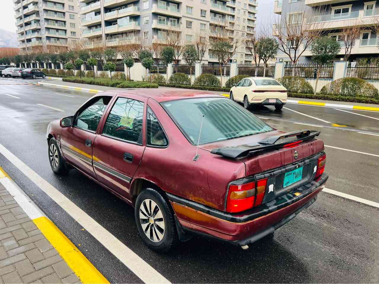 سه ره تا به ناوي خوا ماشه لا له مالي هه موو لايه ك
ئه م سه ياره بوو فروشتن 
((نرخ27 معامه له)))
 ئوپل ڤيكترا موديل 1992ئارم پلاستيكه  به شه رتي ئارموو ئه وه لياتت و موس و براوه ش به شه رتت 
مه كينه 20 گير عاديه به شه رتي گيرو مه كينه هه لمي ده مي نيه
كاره باهي هه موو گياني ئيش دكات  سيدي و هه موو شتيك مزبوته سلايته و گه رمي زور زور مزبوته كامل گيچه كاني مه زبوته 
سه ياره كي تا بليت توندوو توله ماليي دوسته  
چوار تايه و ويلي سپورت تايه كاني زورباشنن 
سياره كه پيشو دواي كه پسه 
ناويشي زور پاك ماوه ته وه 
***********
*********** السليمانية, العراق
